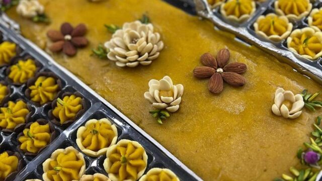 مدل تزیین حلوا با لوازم ساده + تزیین حلوا مجلسی لقمه ای با گل محمدی
