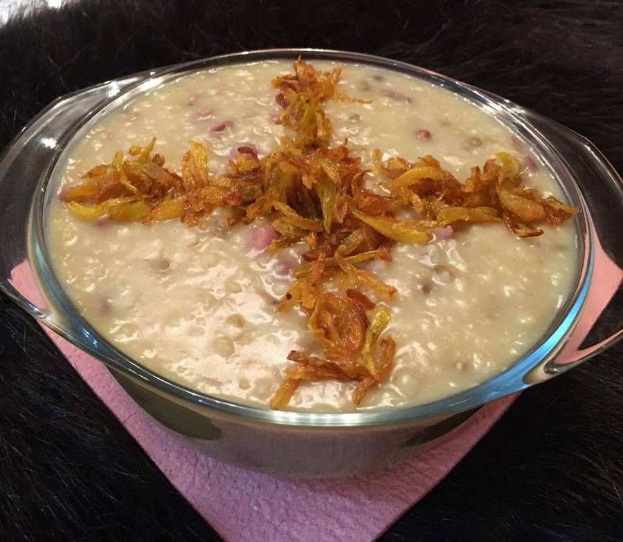  تزیین آش رشته با کشک و پیاز داغ 