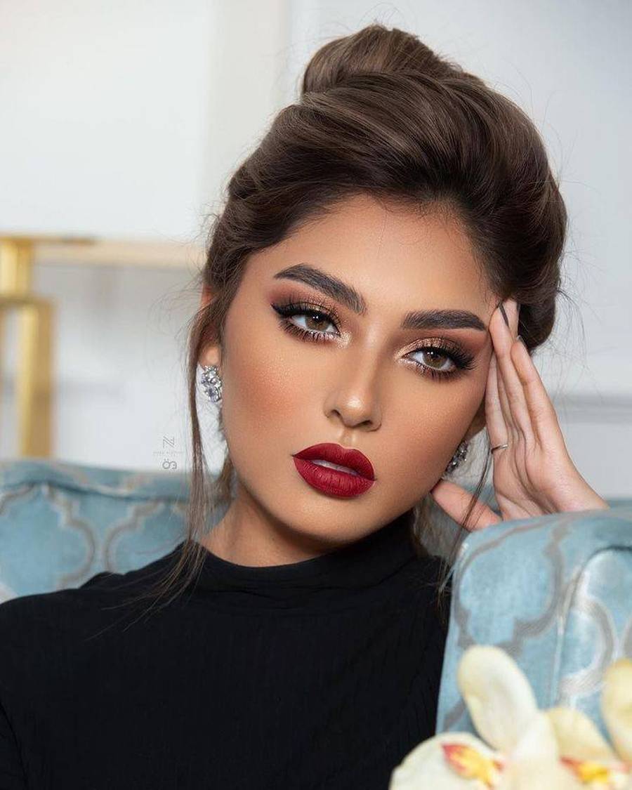 آرایش اسموکی با رژ قرمز 