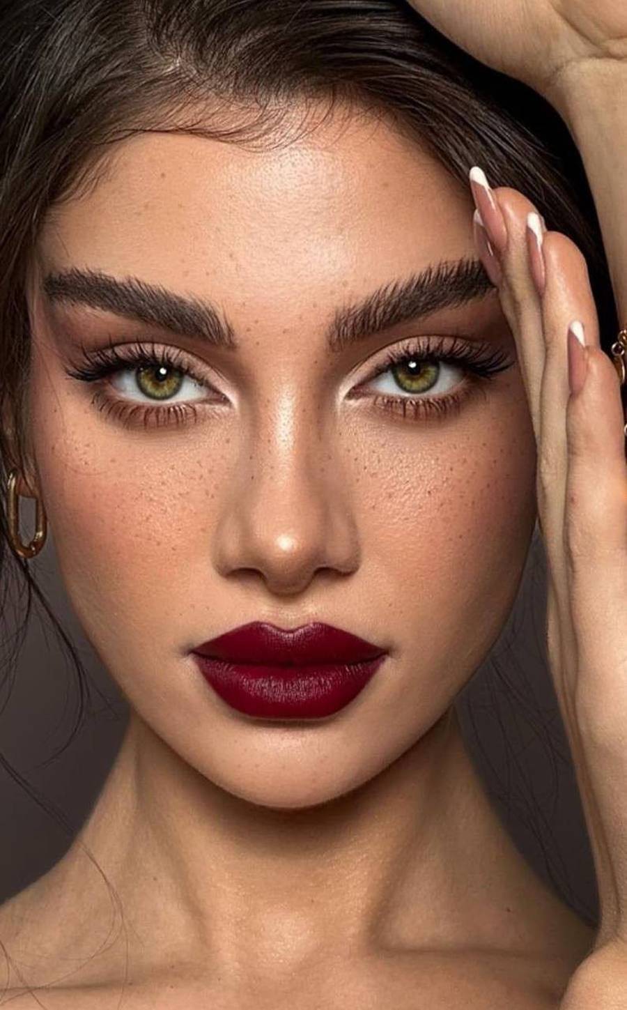  آرایش لایت با رژ قرمز 