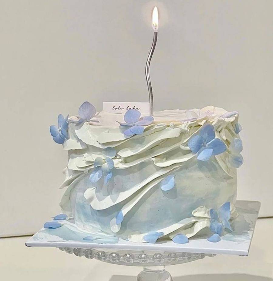 کیک پروانه ای قرمز