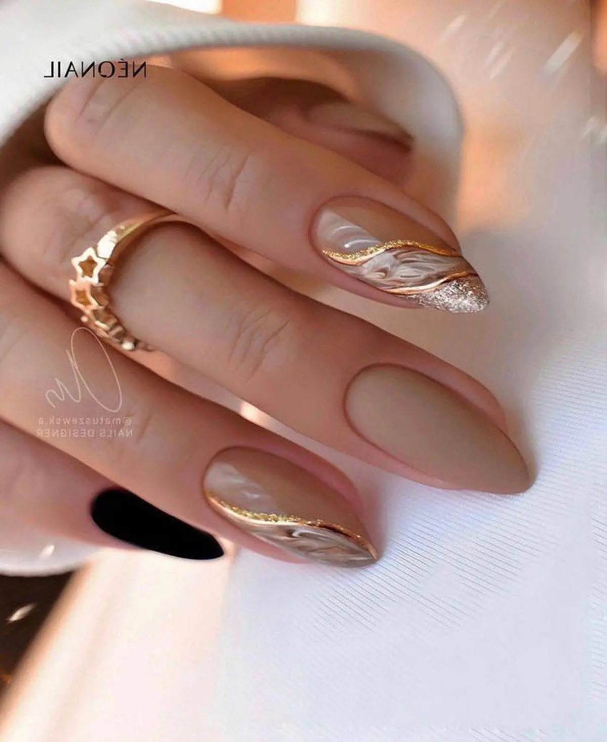 طرح ناخن اکلیلی 