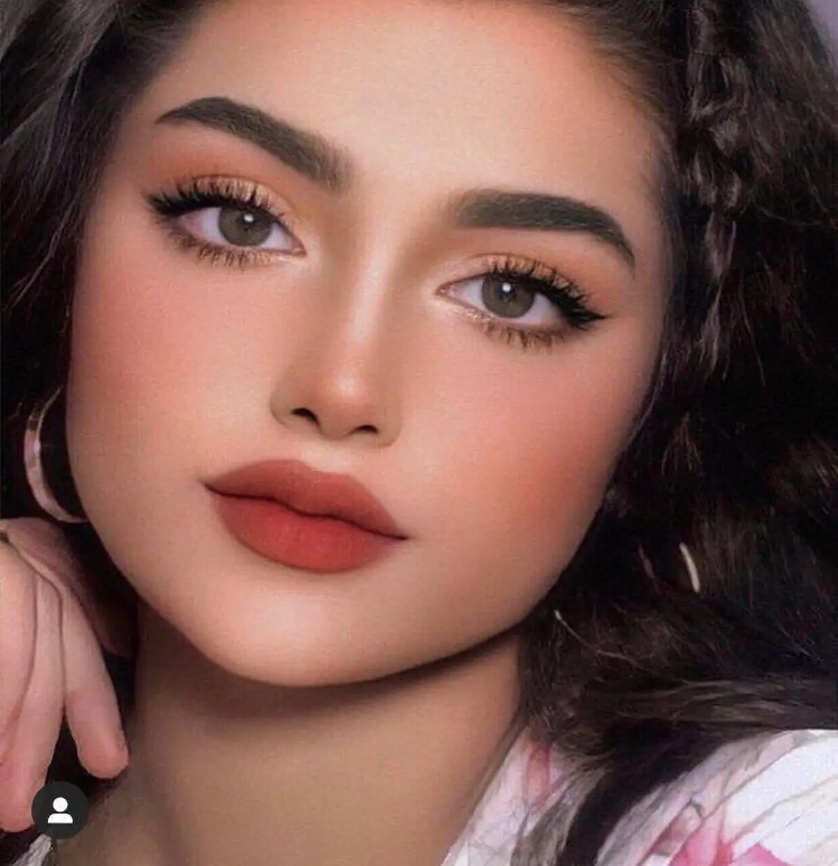 میخوام برم عروسی چجوری ارایش کنم ن 