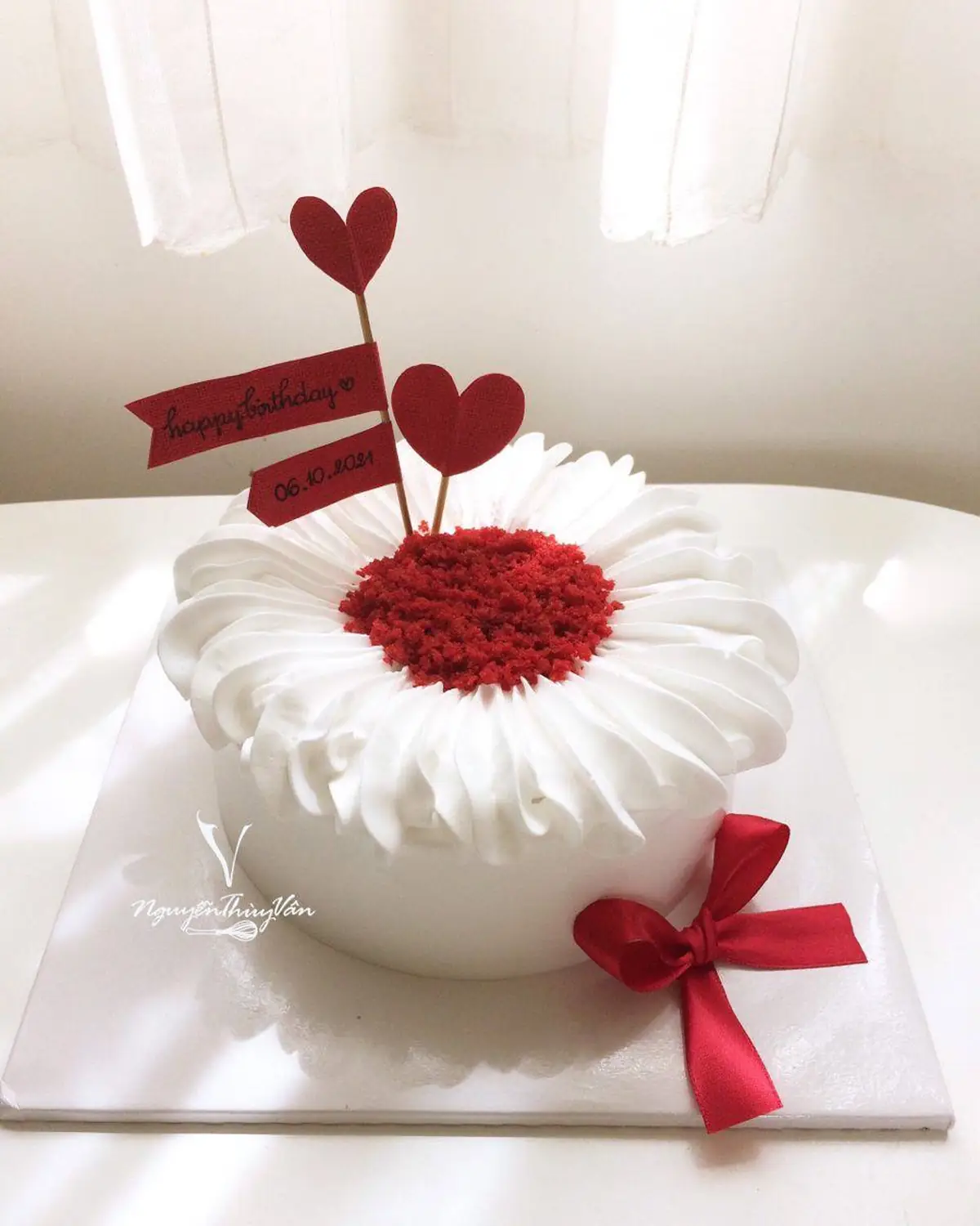 کیک تولد قرمز