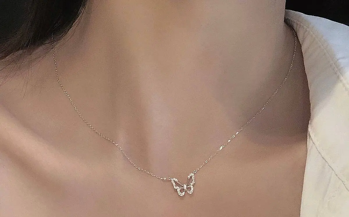 گردنبند طرح پروانه زنانه