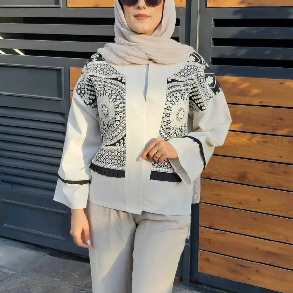 مانتو سوزن دوزی مشکی 