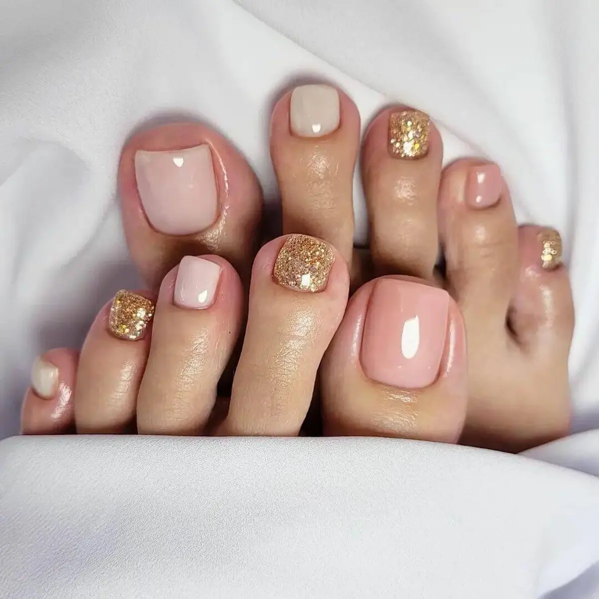 طرح ناخن پا قرمز 