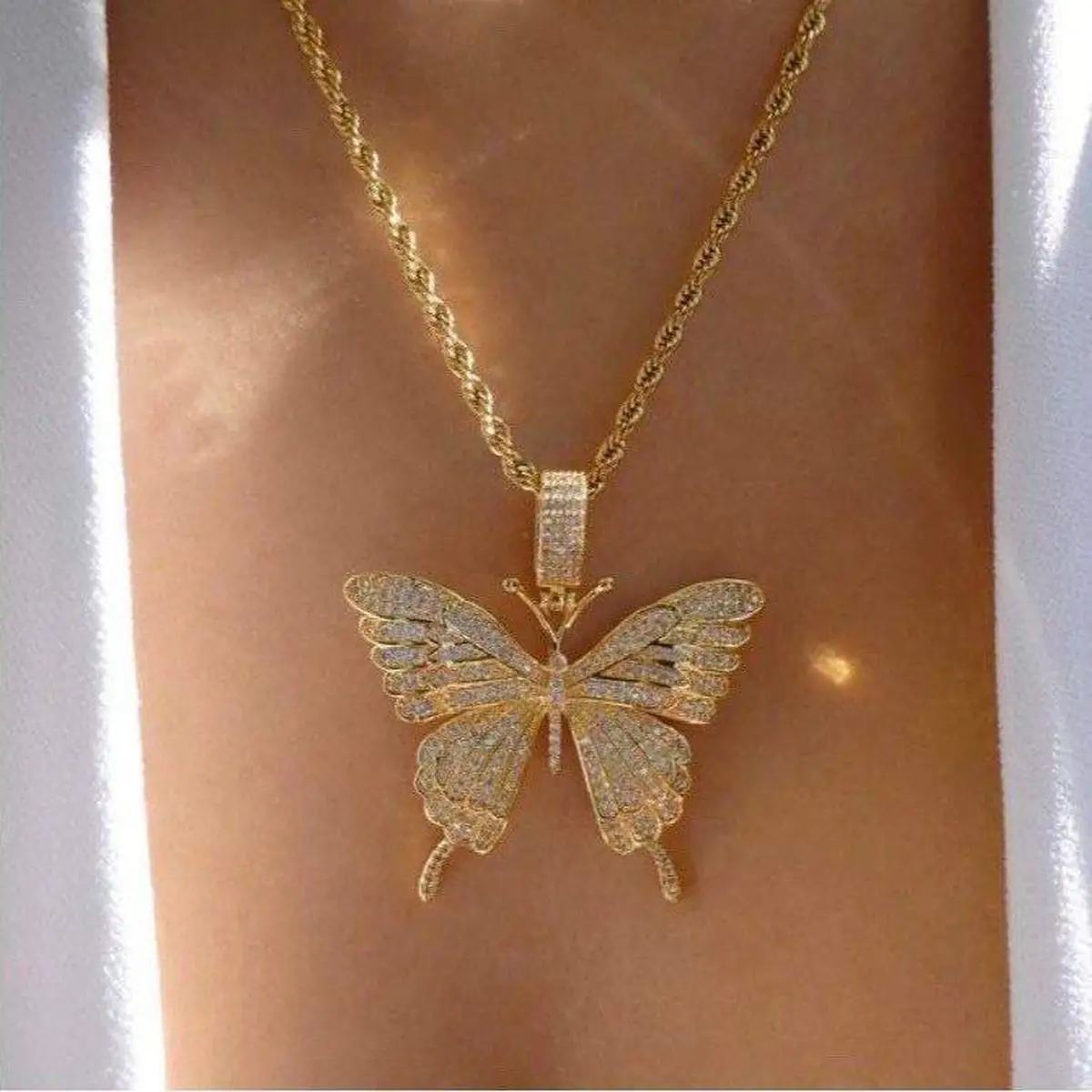گردنبند پروانه طلا جدید 