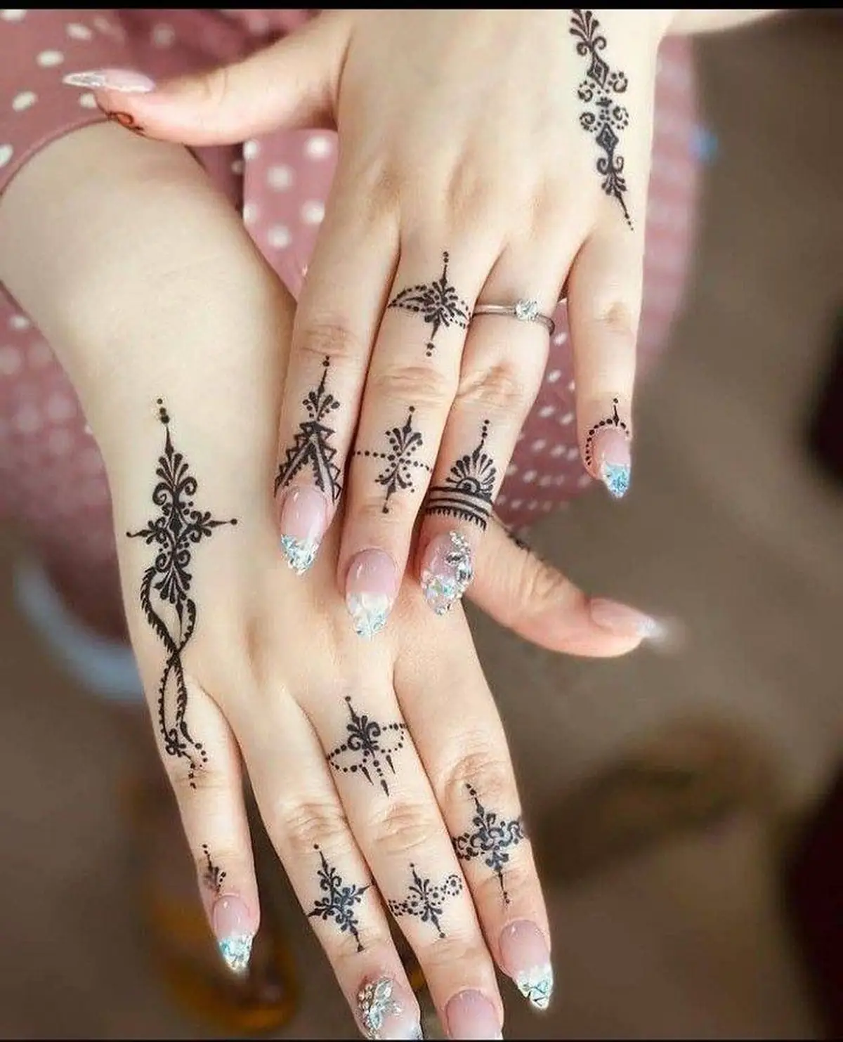 طرح حنا روی دست دخترانه آسان 