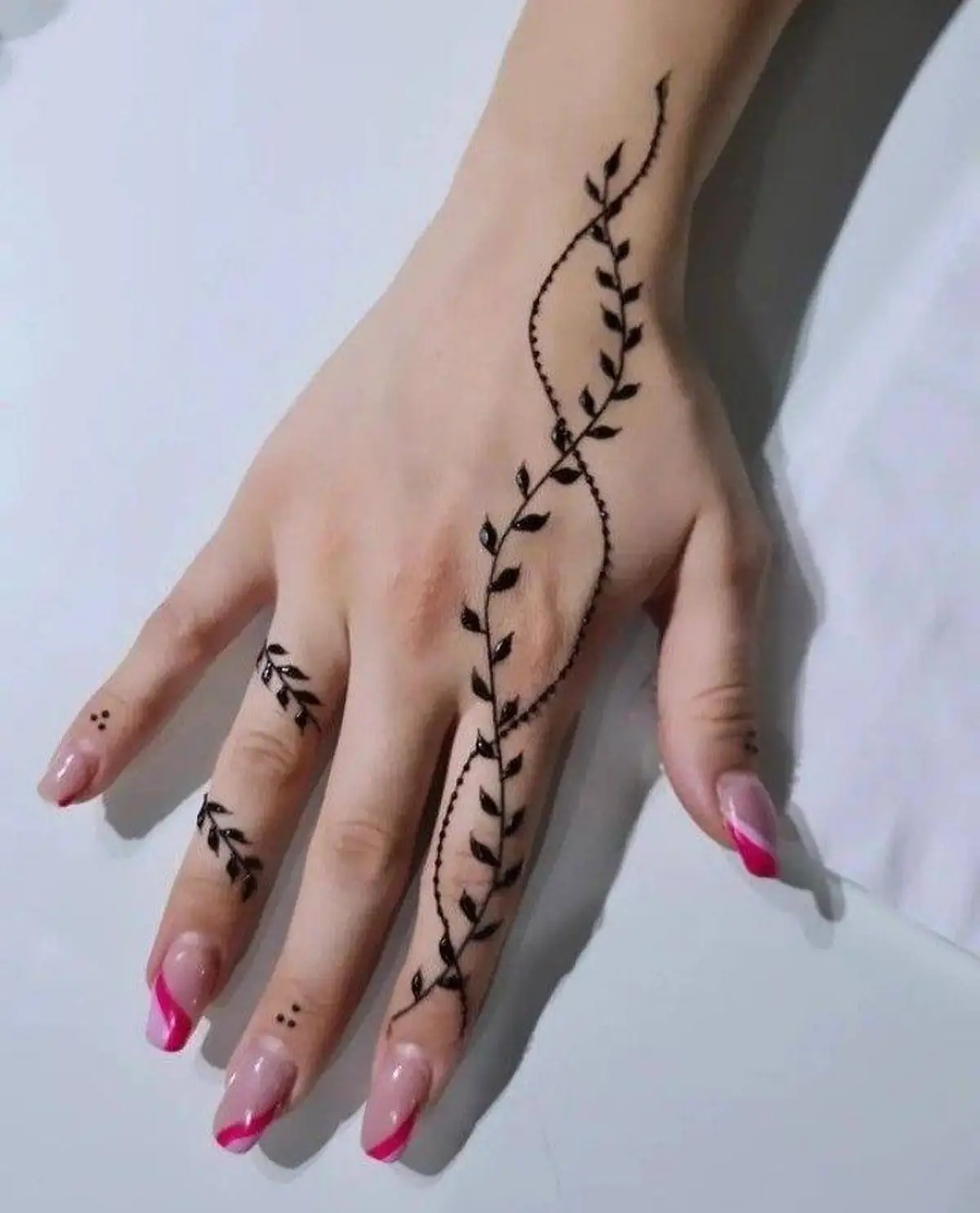 نقش حنا ساده دخترانه