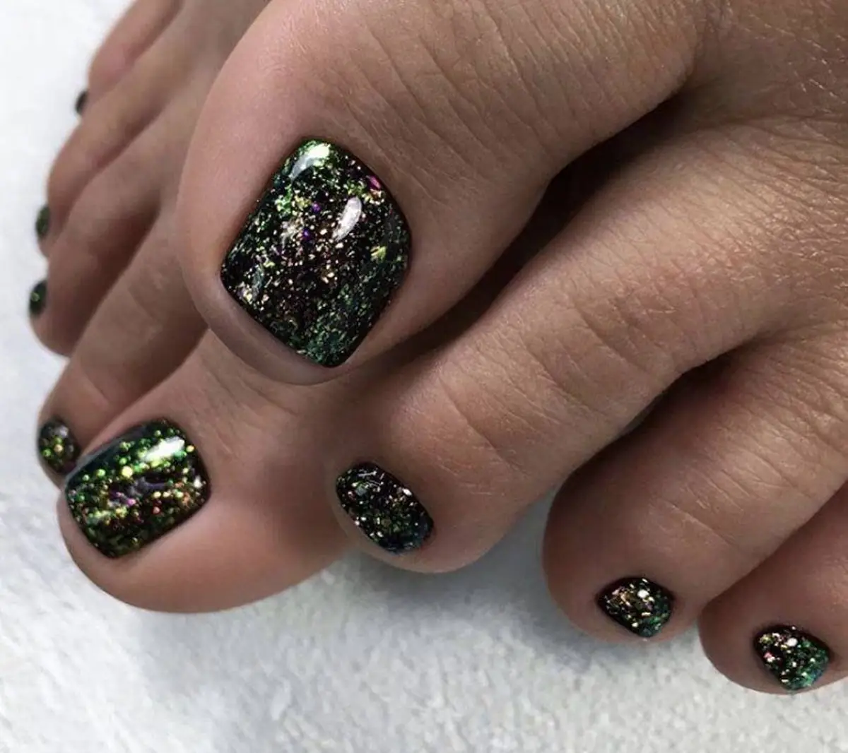 طراحی ناخن پا ساده و شیک 