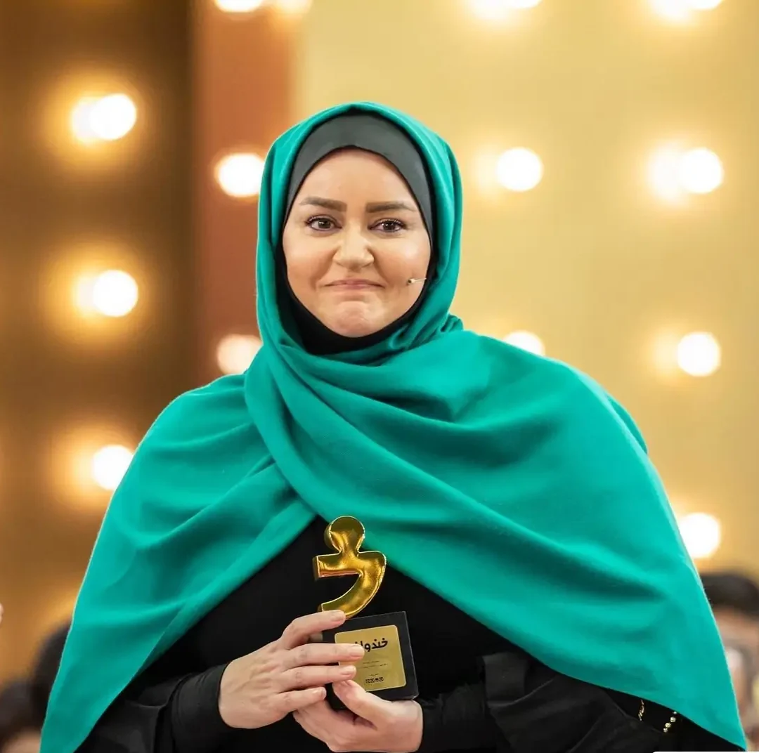 عکس نعیمه نظام دوست در ویلا