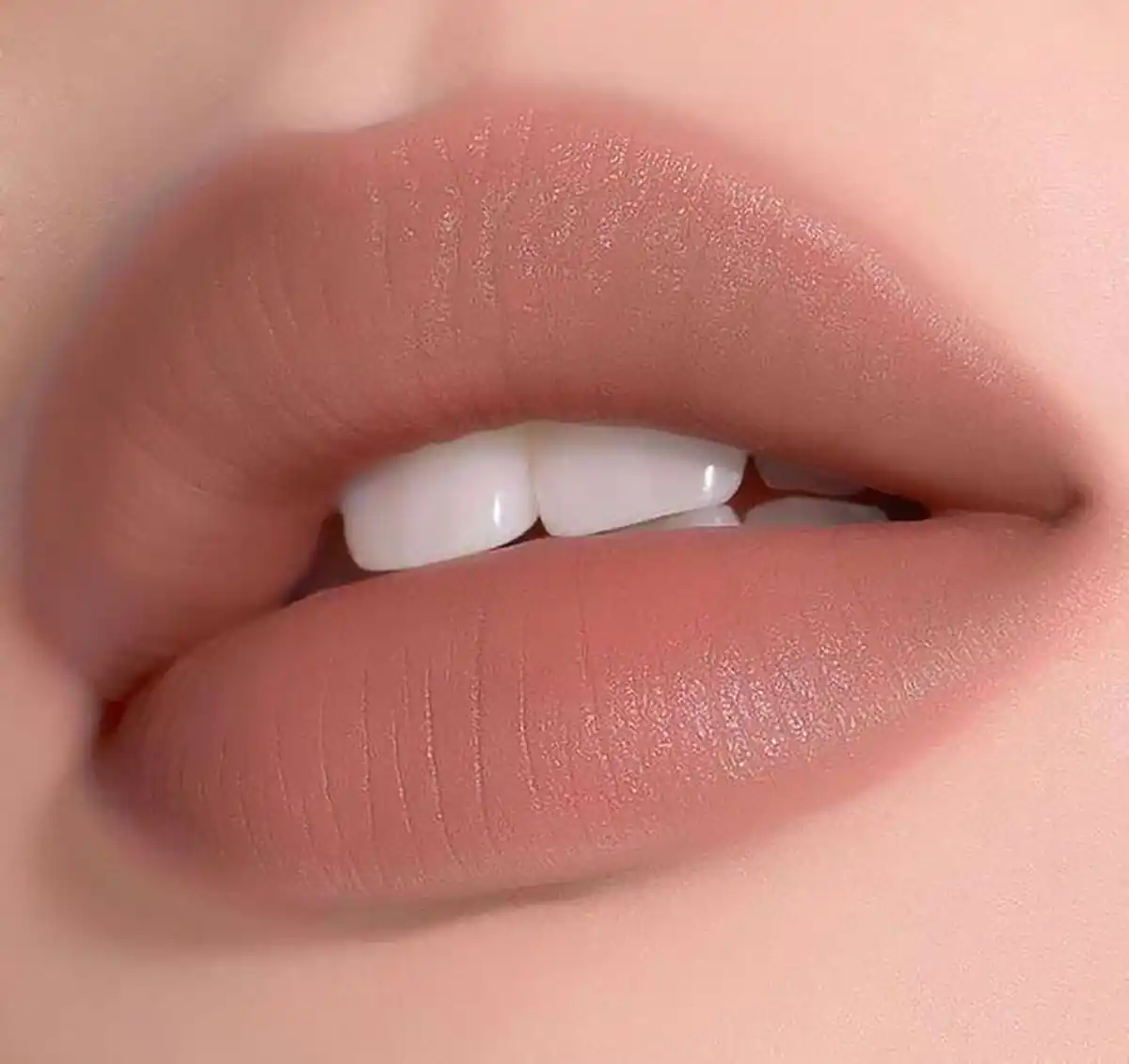 رژلب زنانه خوش رنگ لاکچری