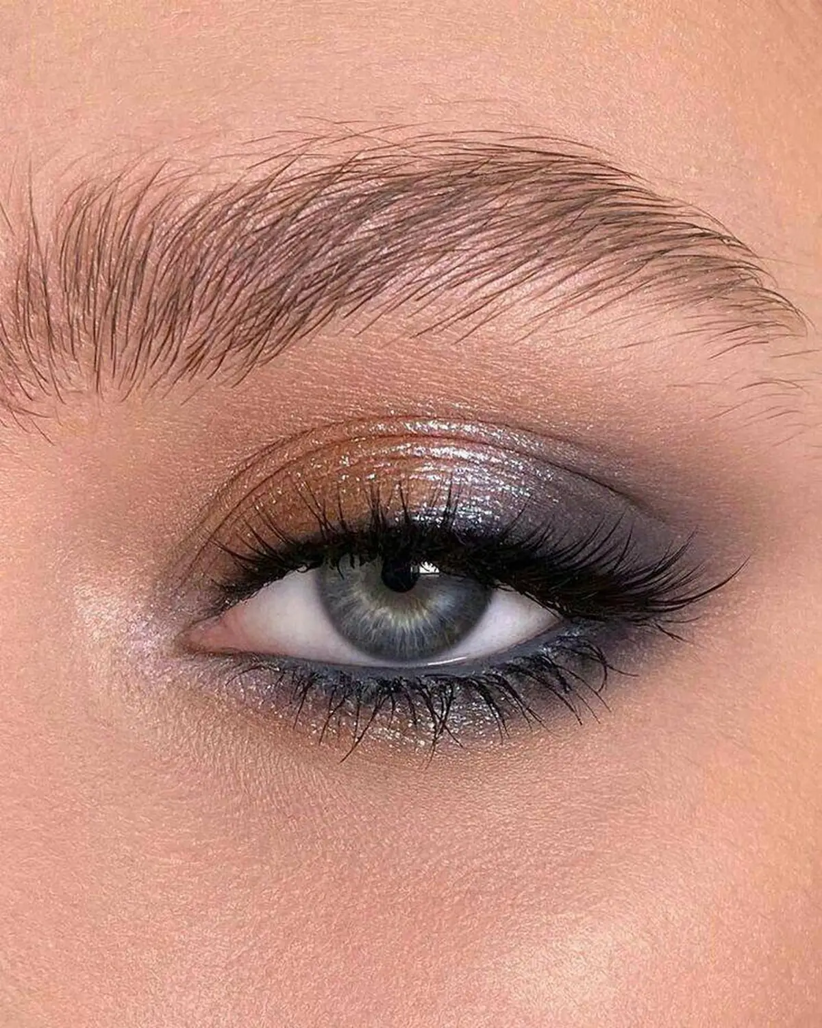 سایه چشم شاین دار تیره باکلاس