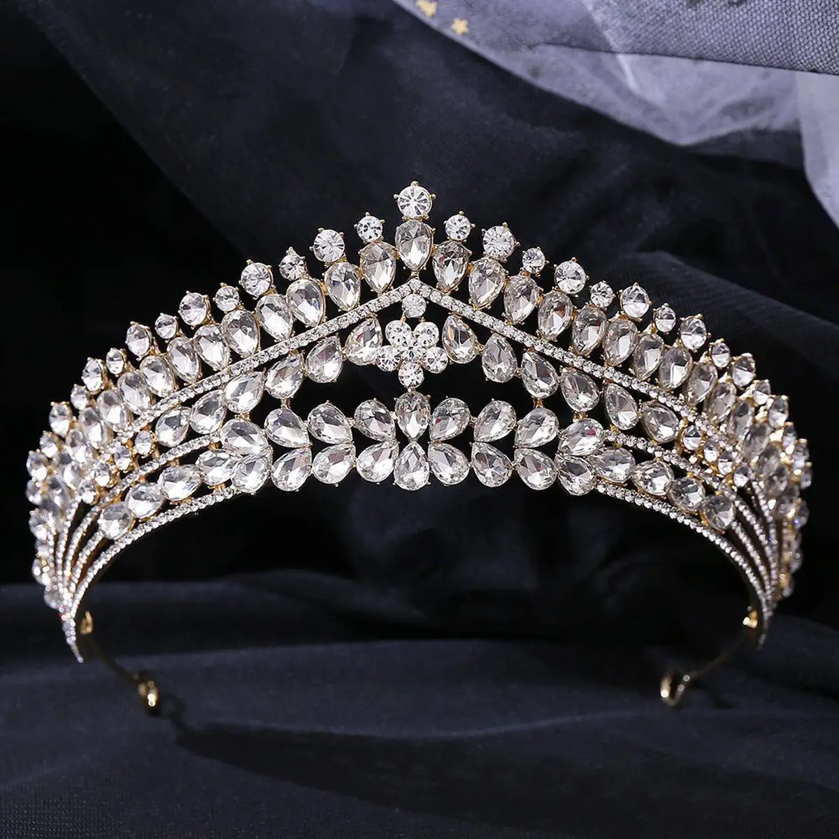 تاج عروس ساده و شیک 