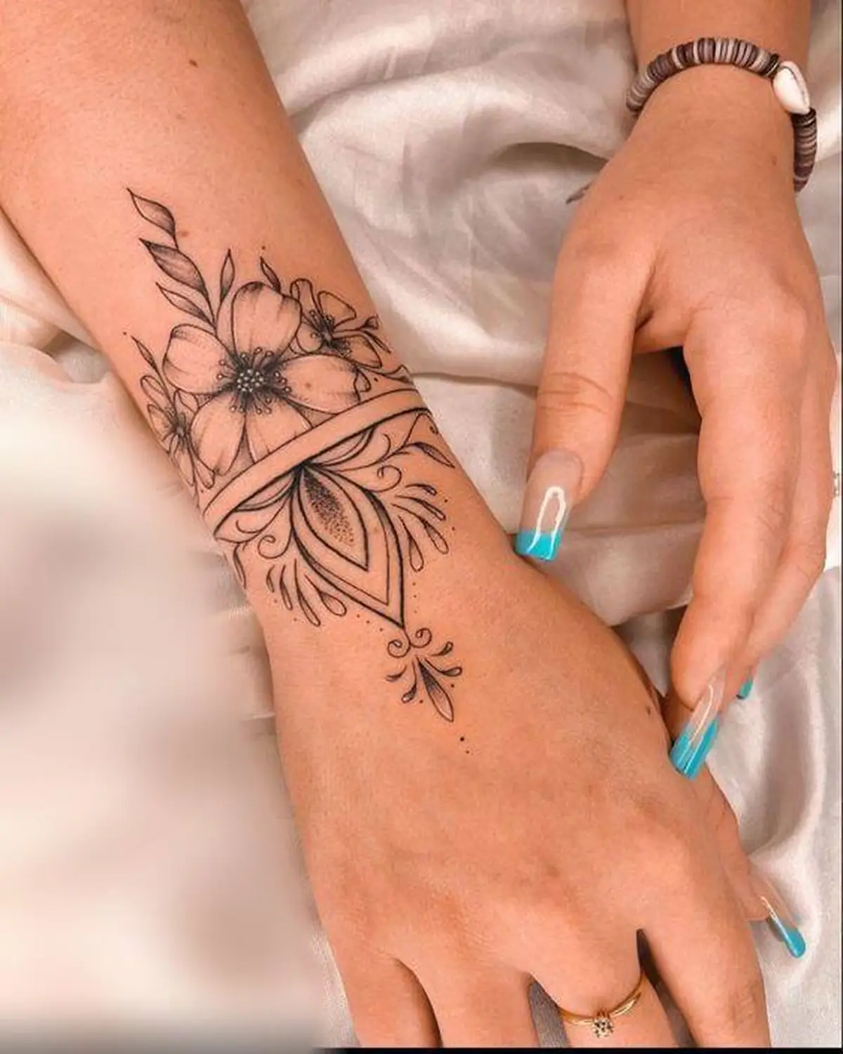 تاتو روی دست زنانه 