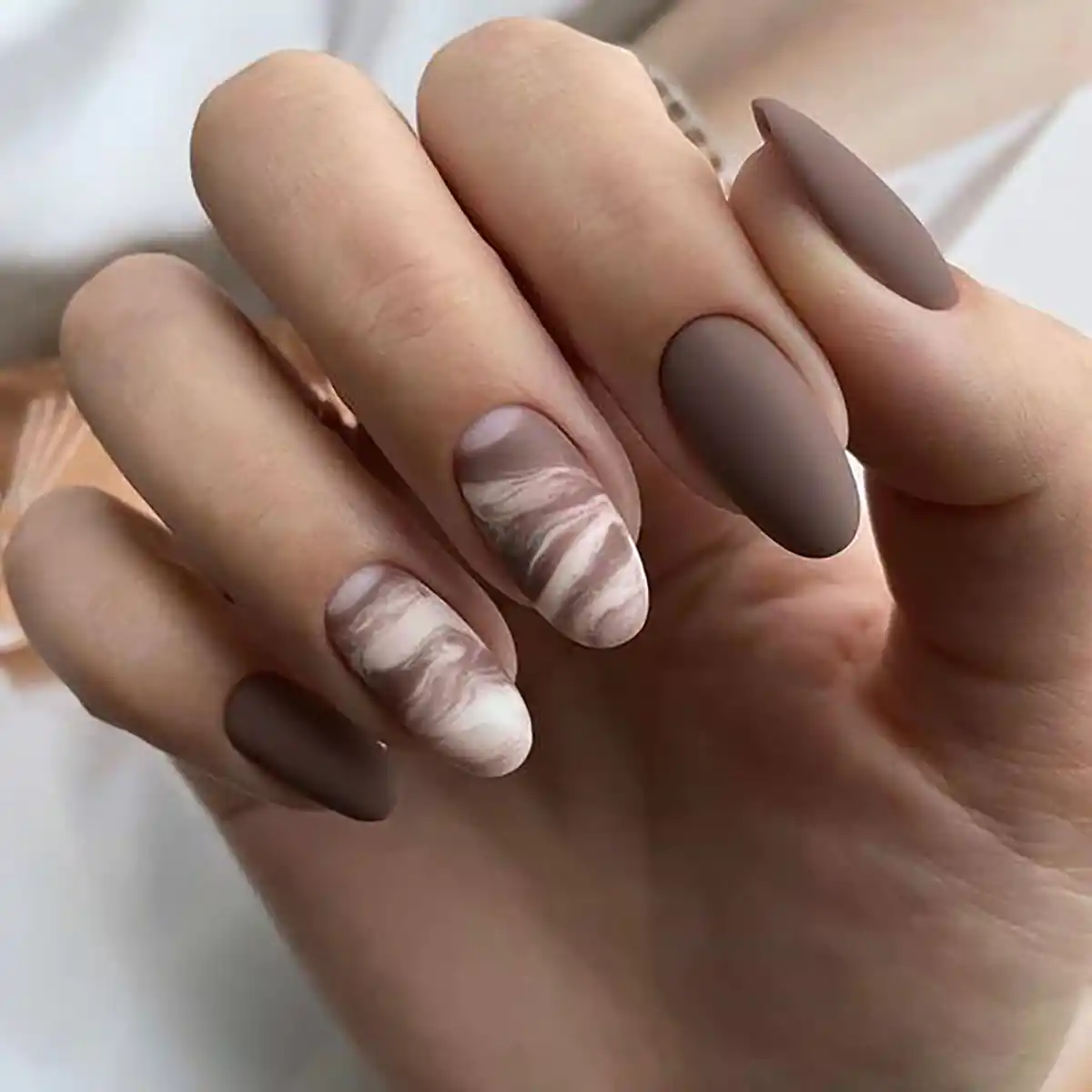 رنگ لاک قهوه ای شکلاتی 