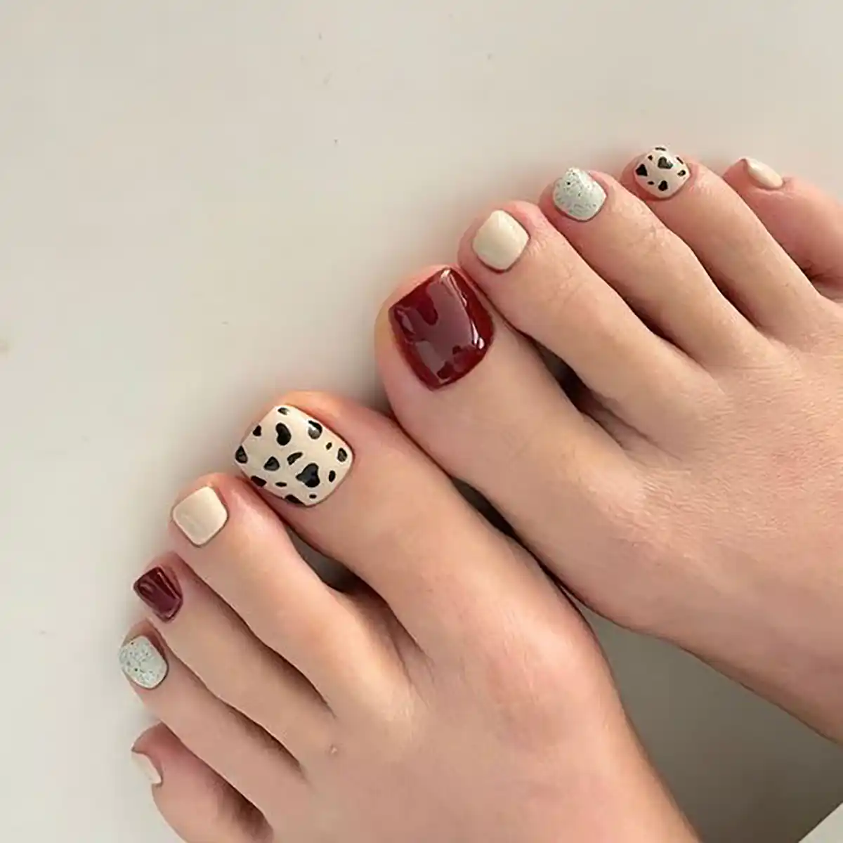 طراحی ناخن پا ساده 