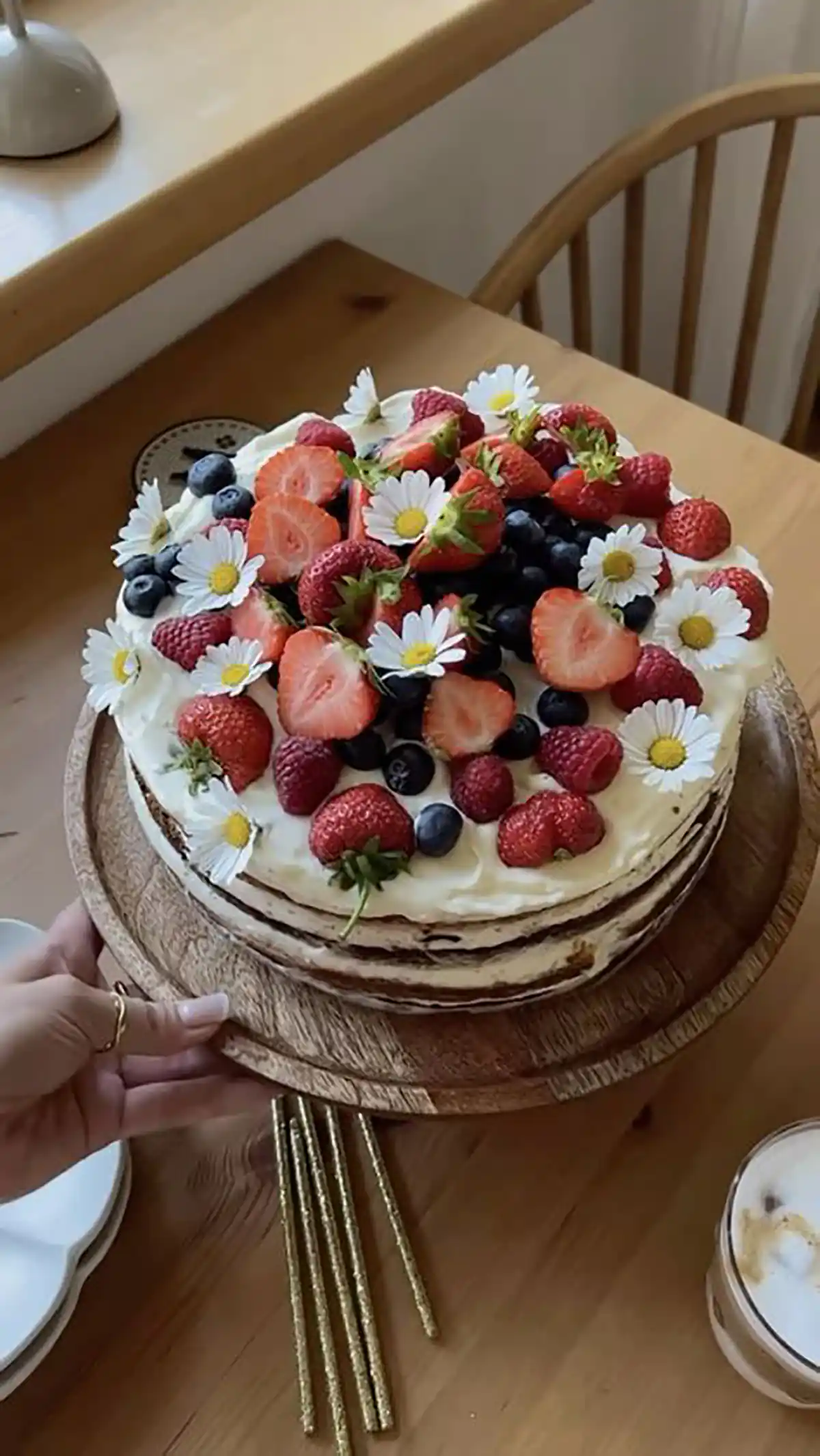 تزیین کیک میوه ای با خامه