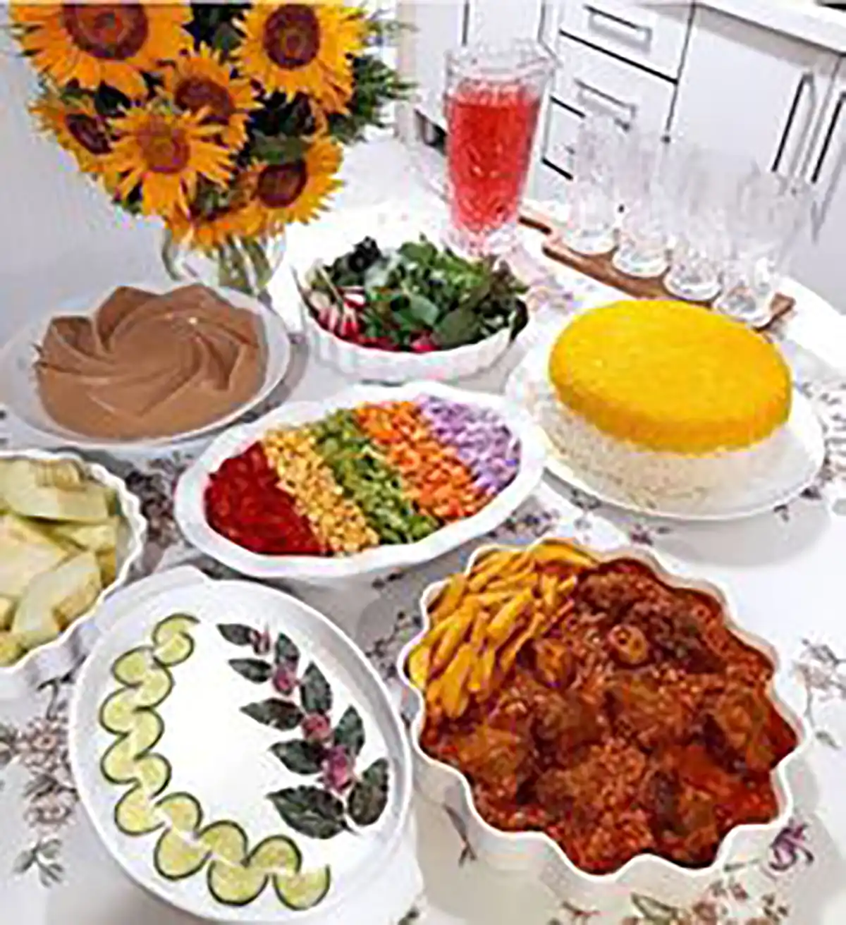 تزیین میز غذا برای مهمانی شیک