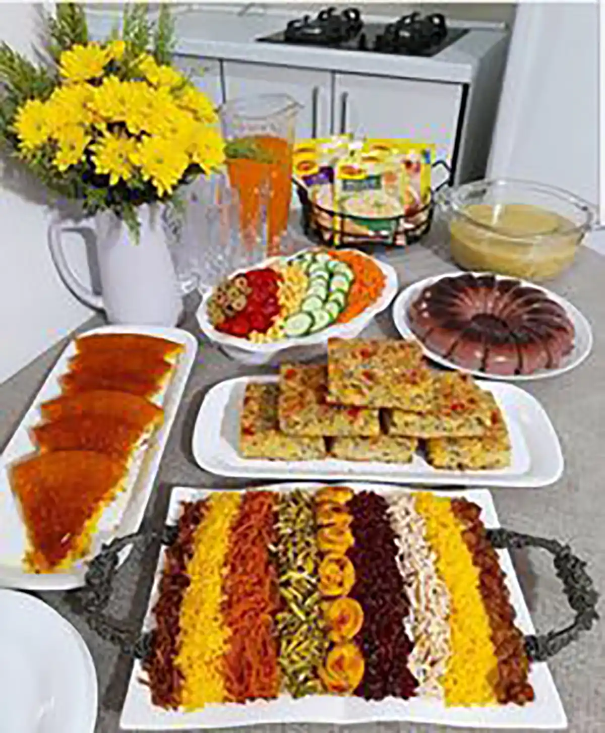 تزیین میز غذا برای مهمانی زیبا