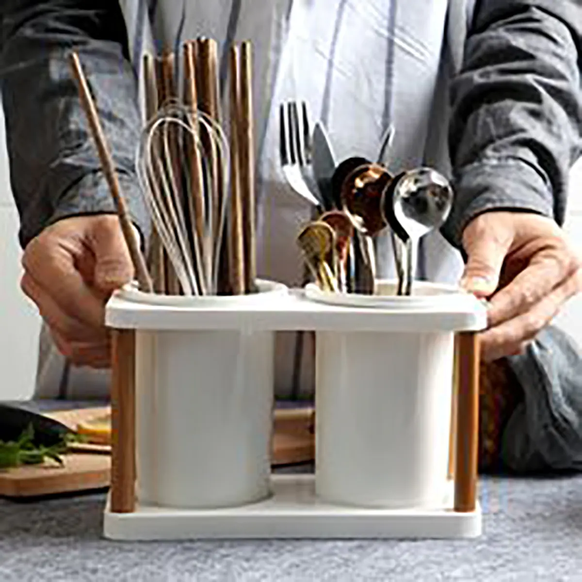 جای قاشق و چنگال در سفره