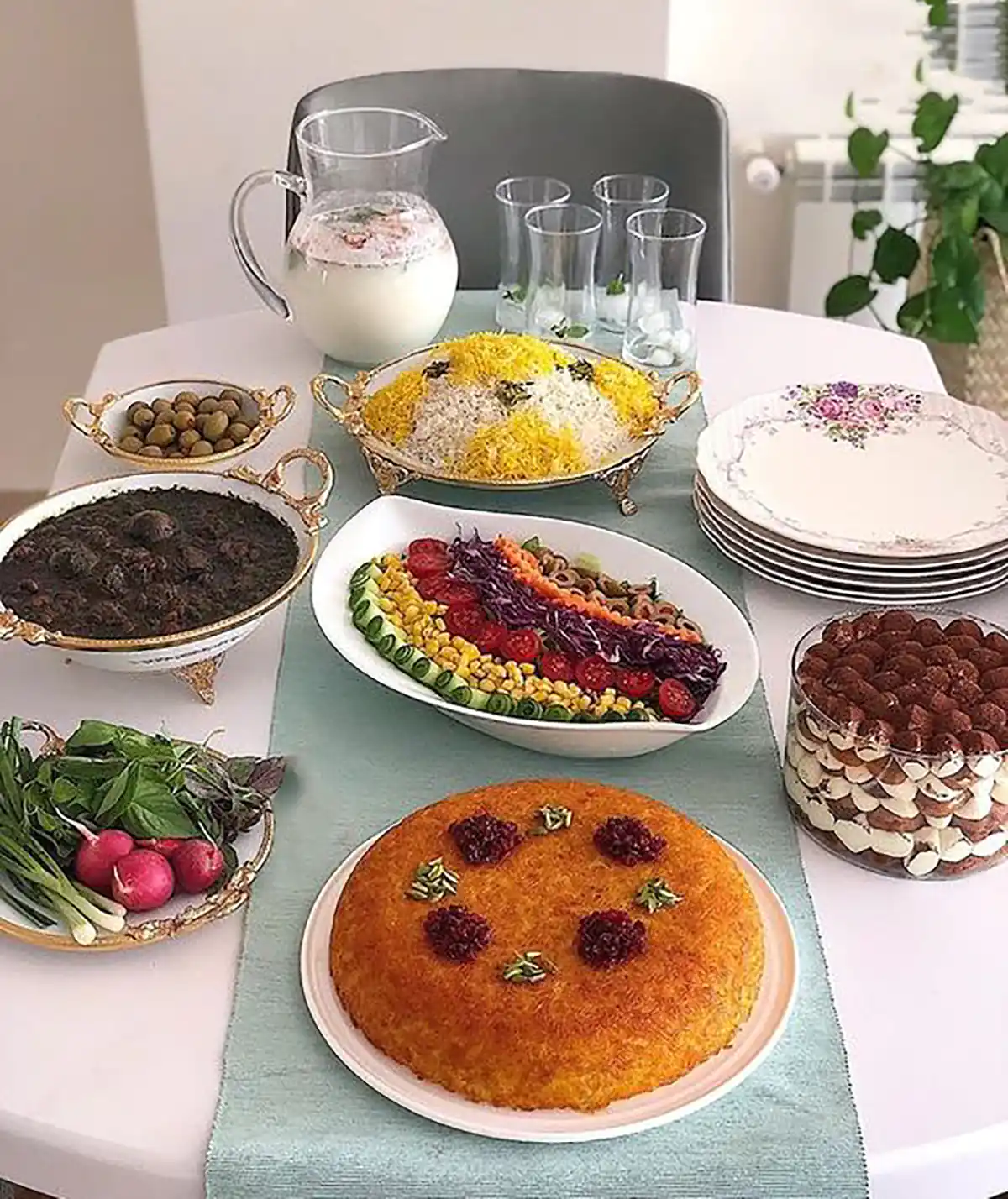 تزیین میز ناهار خوری با گلدان