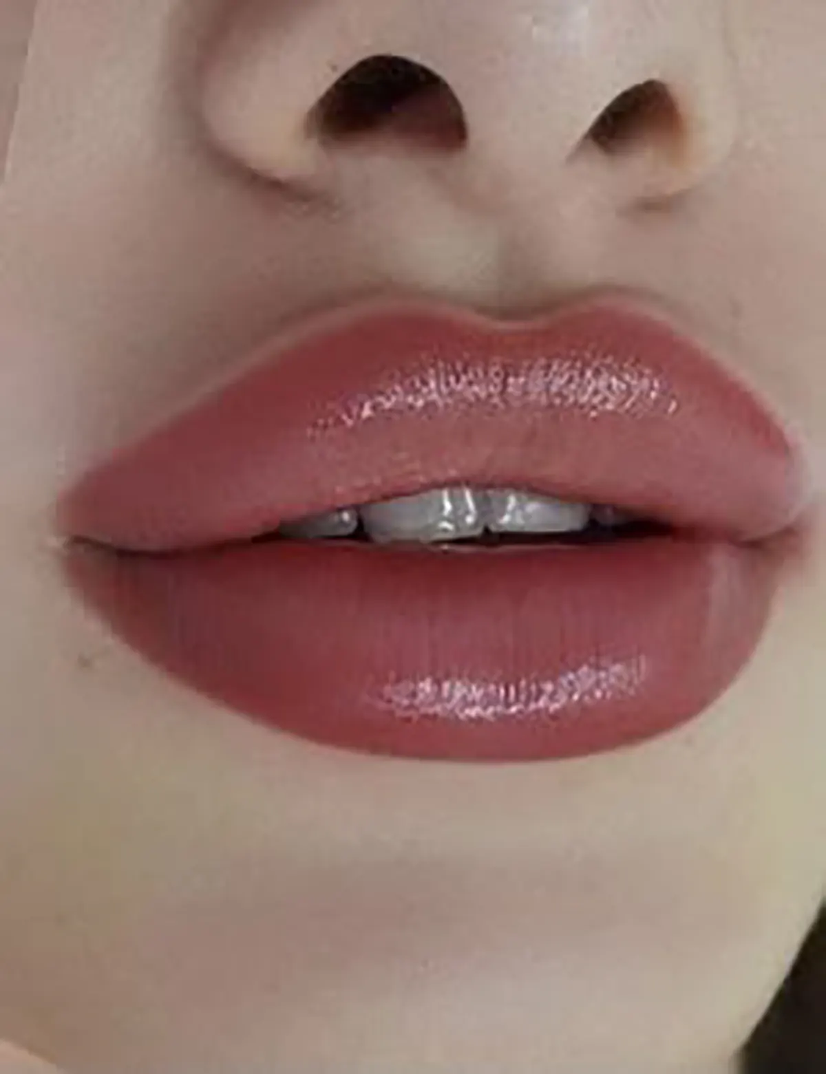 ژل لب عروسکی شیک