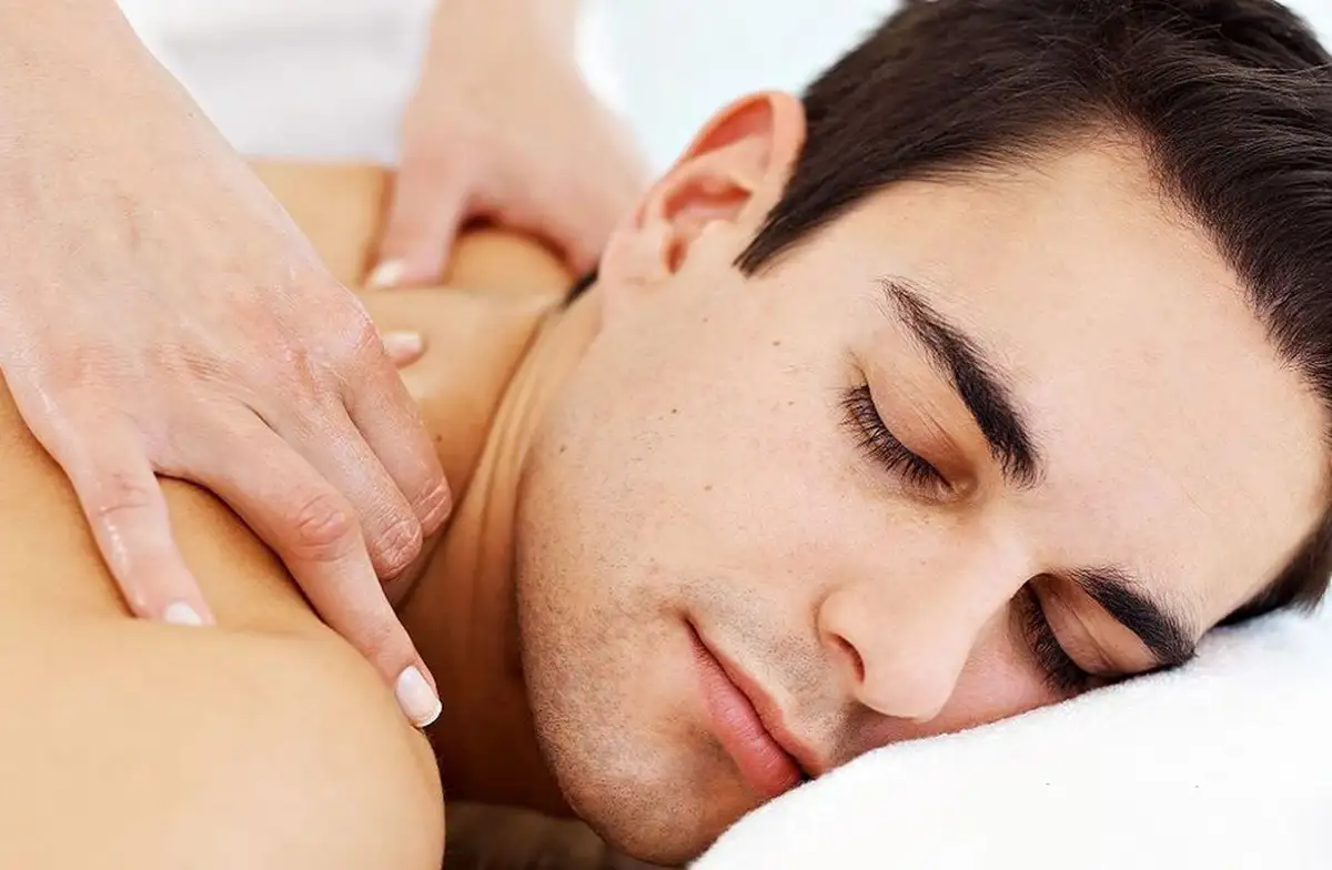 بهترین کرم برای ماساژ بدن | مقایسه انواع کرم و ژل ماساژ