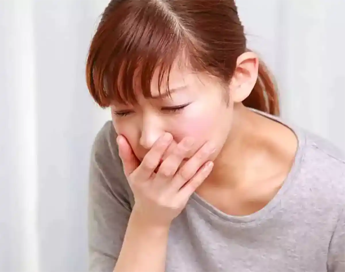برای تهوع چی خوبه؟ | بررسی درمان‌های موثر و طبیعی