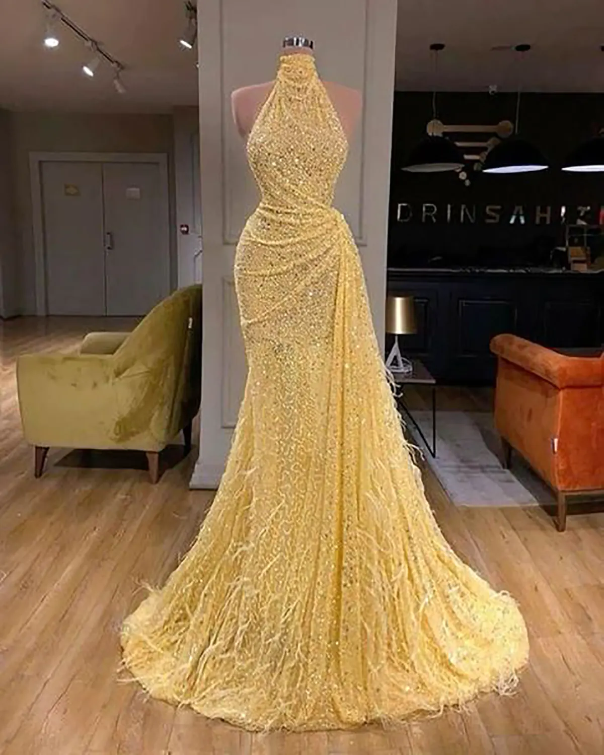 
مدل لباس مجلسی ساده و شیک زنانه

