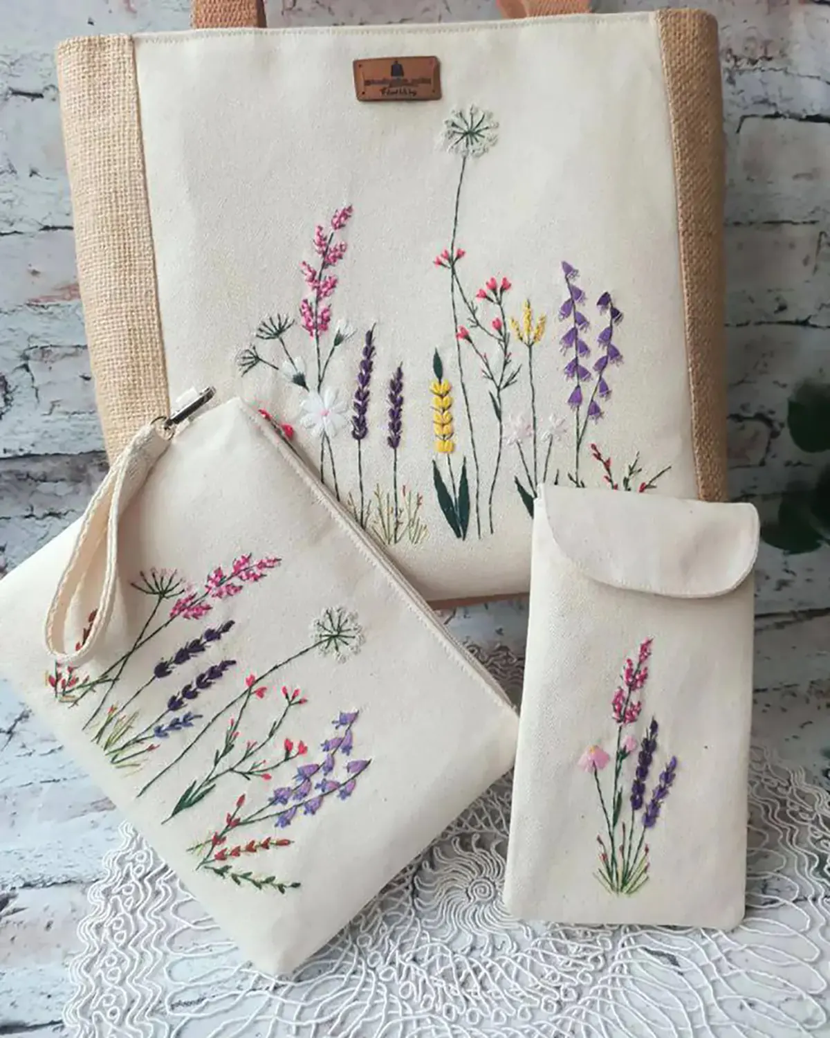 طرح گلدوزی روی کیف پارچه ای
