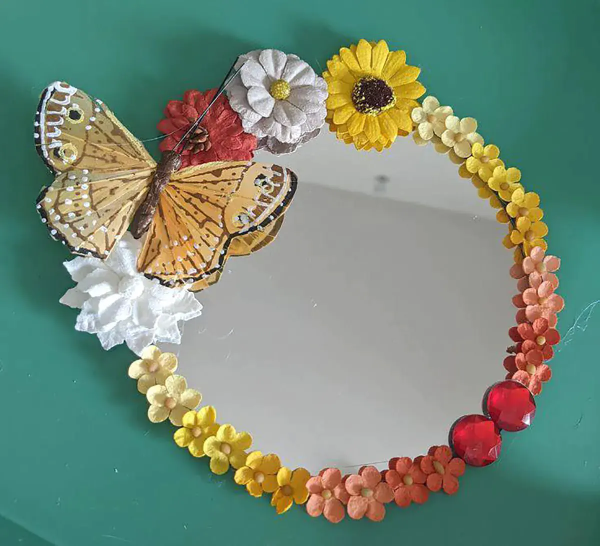 آینه دیواری طرح پروانه ای
