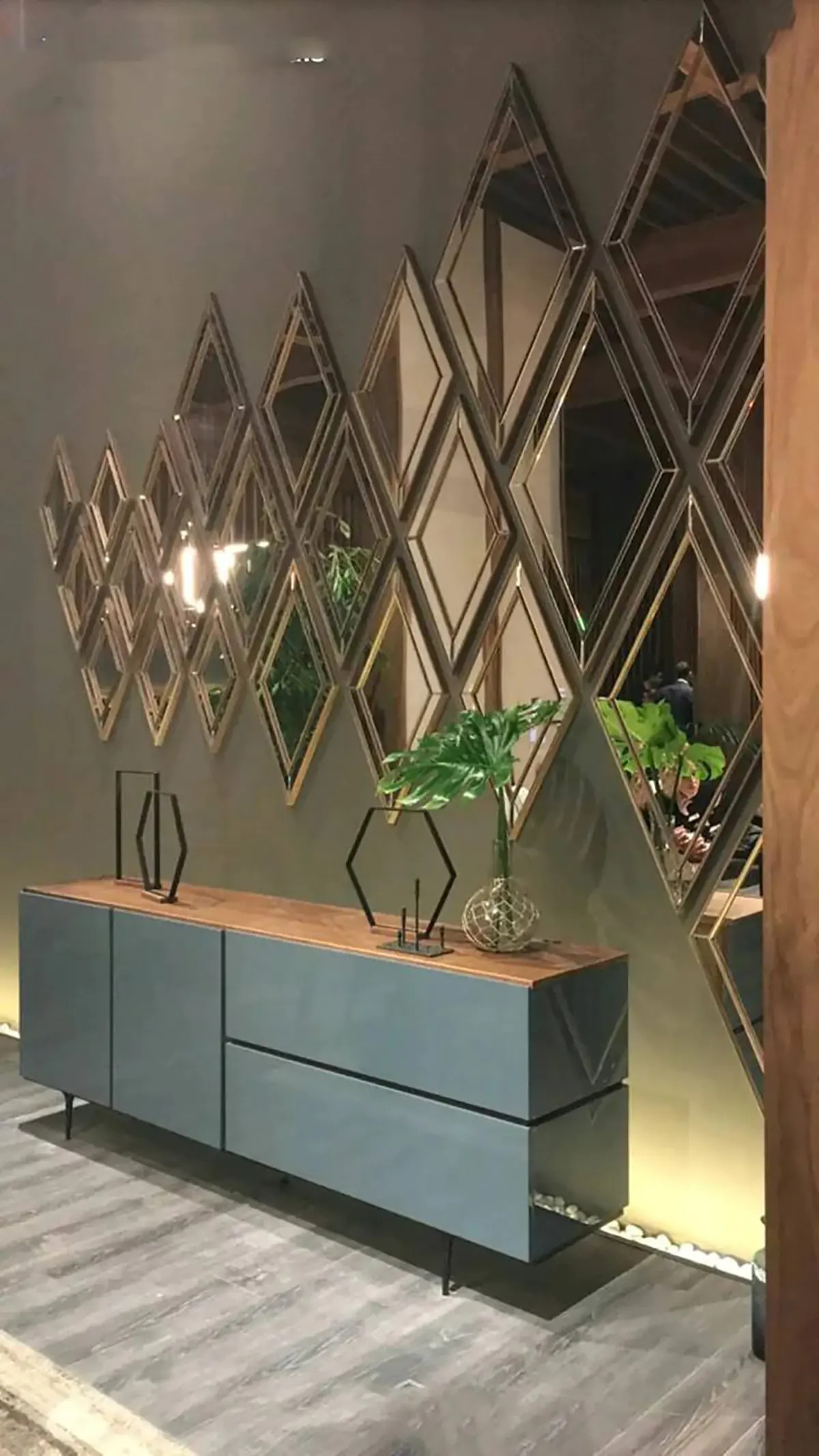 آینه کاری دیوار پذیرایی