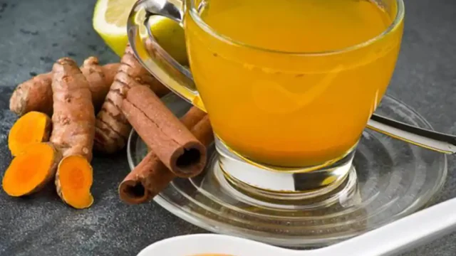 بهترین دمنوش برای قاعدگی | تسکین دردها و بهبود علائم با گیاهان طبیعی