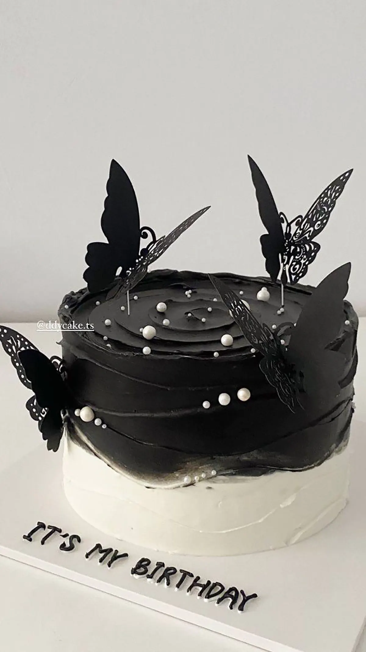 کیک پروانه ای زنانه 1403