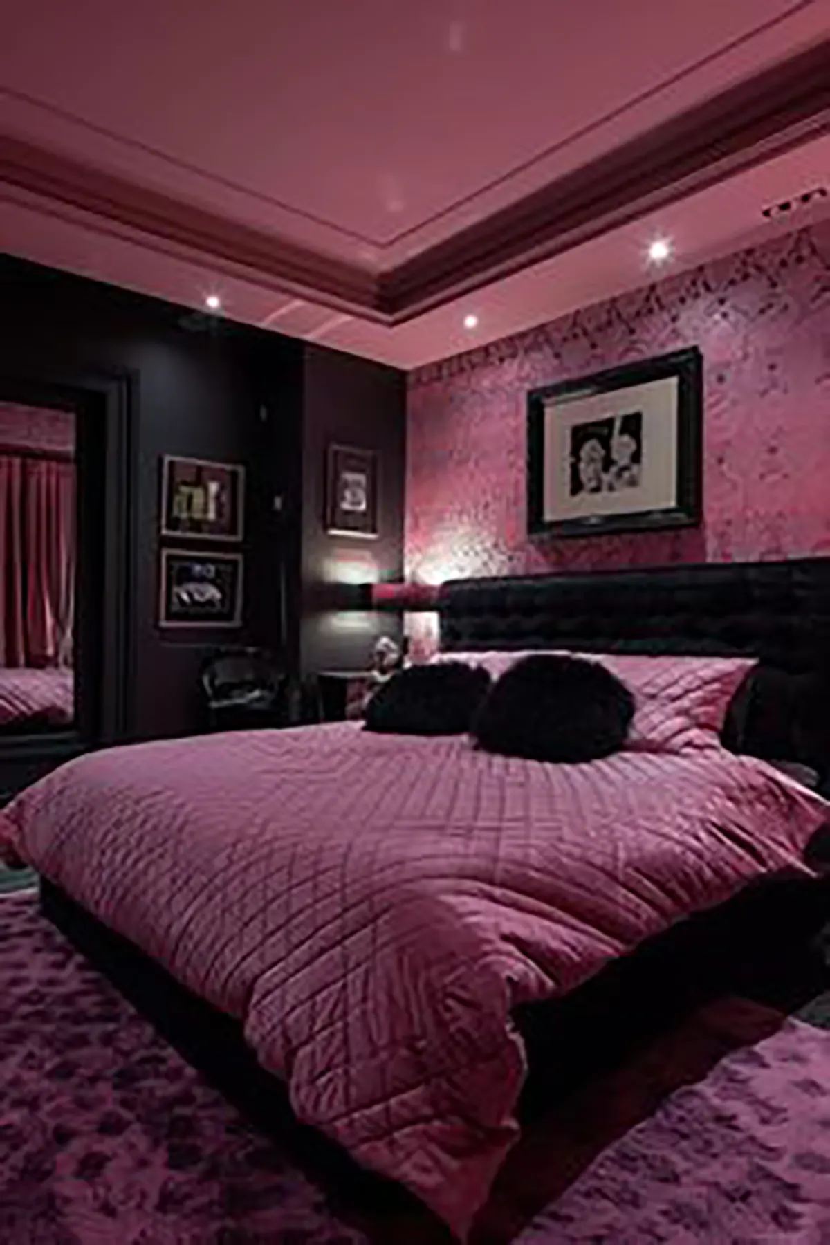 اتاق خواب بنفش و سفید

