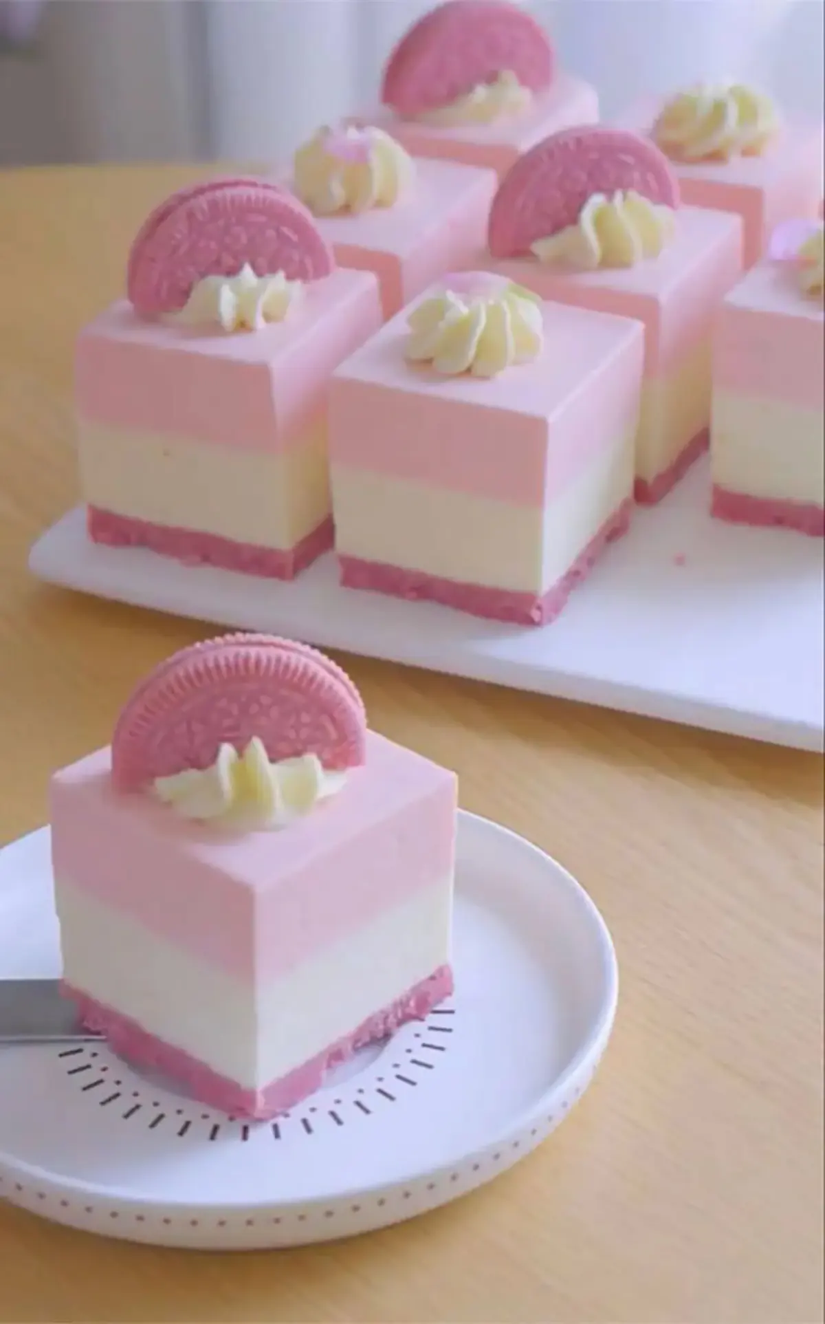 دسر با ژله و بستنی