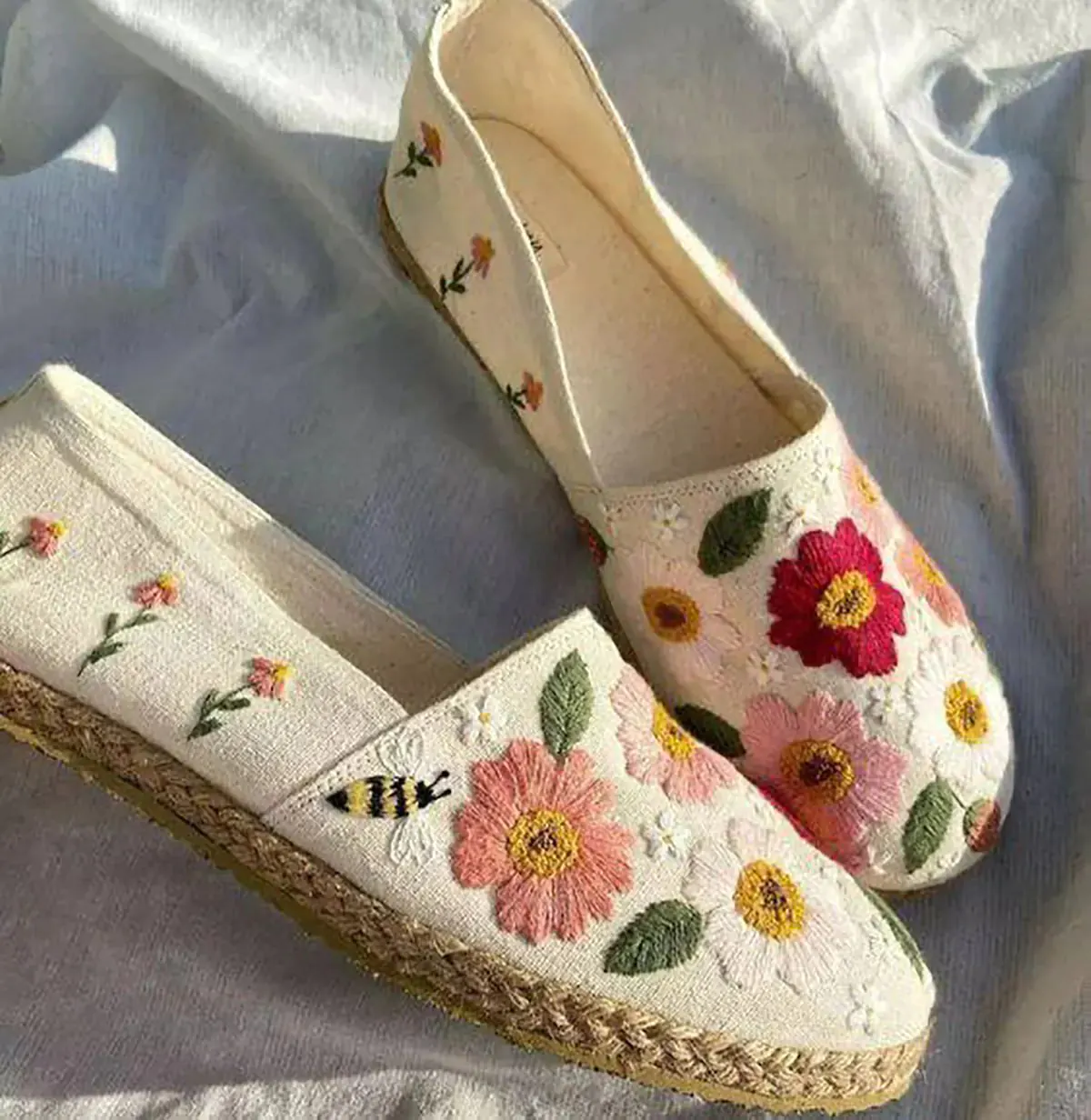 ایده گلدوزی روی کفش