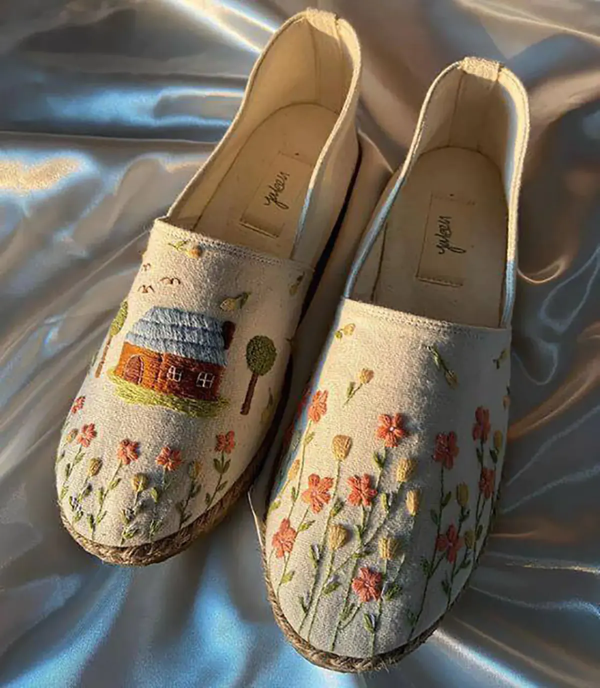 ایده گلدوزی روی کفش
