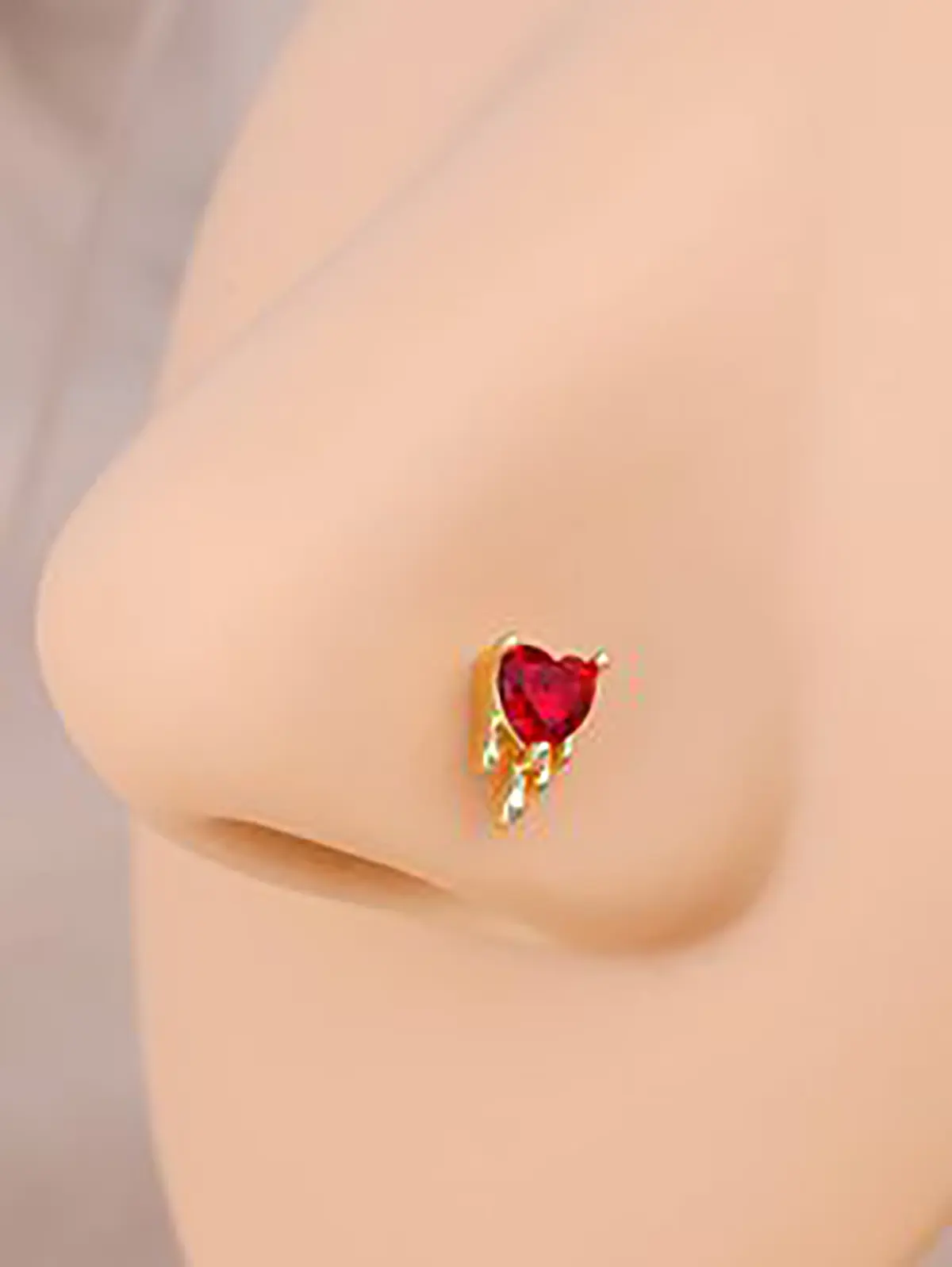 پیرسینگ بینی دخترانه جذاب