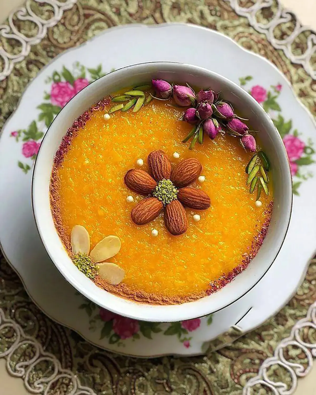 تزیین شله زرد نذری