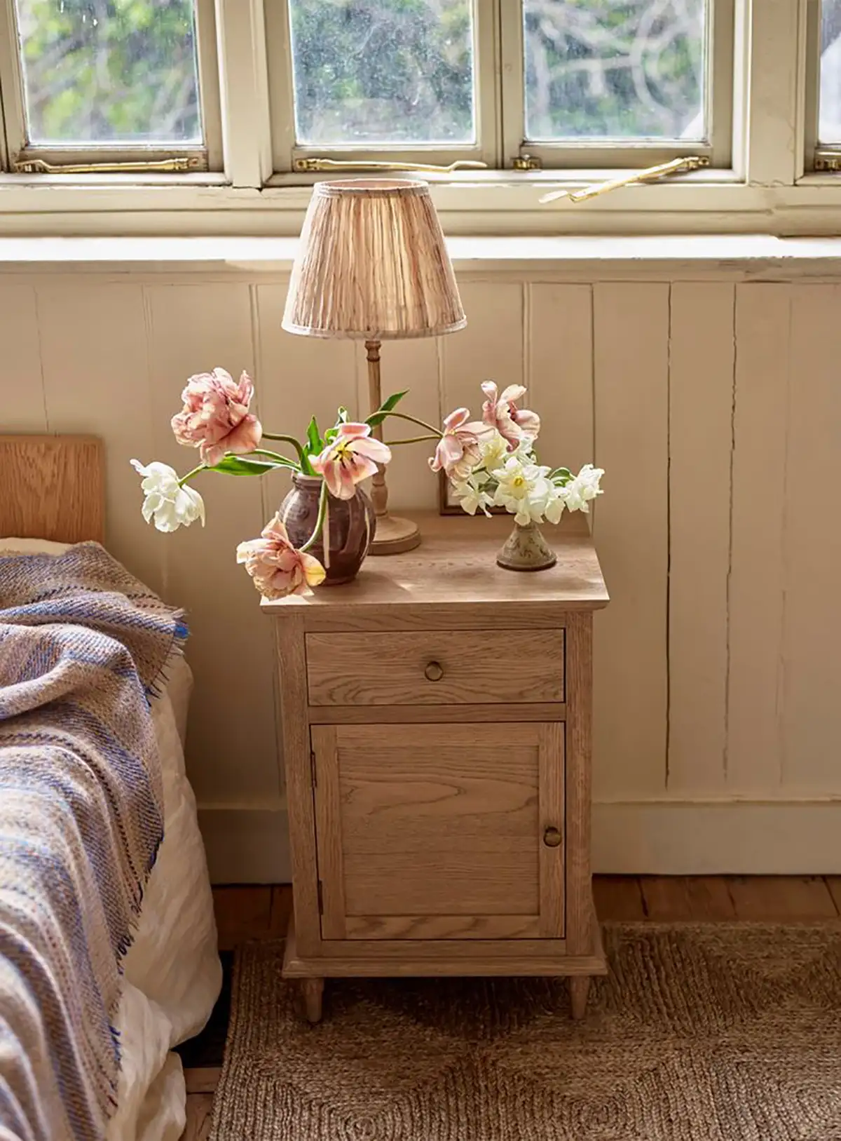 اسم میز کنار تخت میز کنار تخت دیجی کالا میز کنار تخت دخترانه میز کنار تخت فانتزی میز کنار تخت مدرن میز کنار تخت چوبی انواع میز کنار تختی قیمت میز عسلی کنار تخت