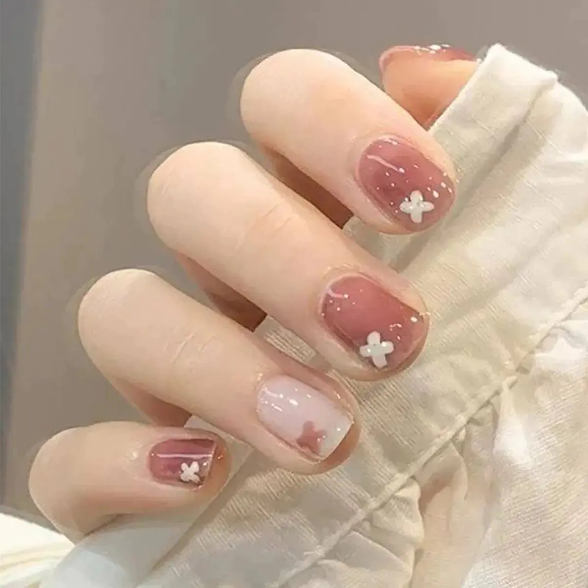 دیزاین ناخن کوتاه شیک
