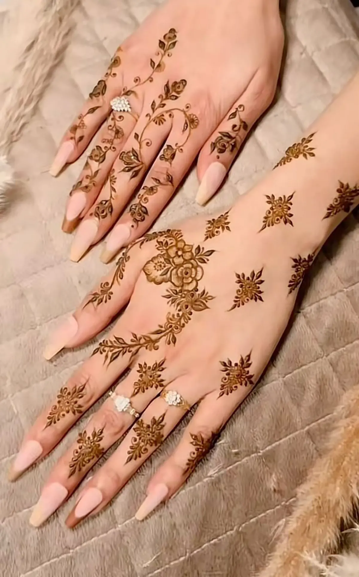 نقش حنا ساده دخترانه عکس نقش حنا جدید طرح حنا ساده روی انگشت طرح حنا فانتزی دخترانه نقش حنا ساده کف دست طرح حنا هندی روی دست طرح حنا روی دست مدل حنا عروس