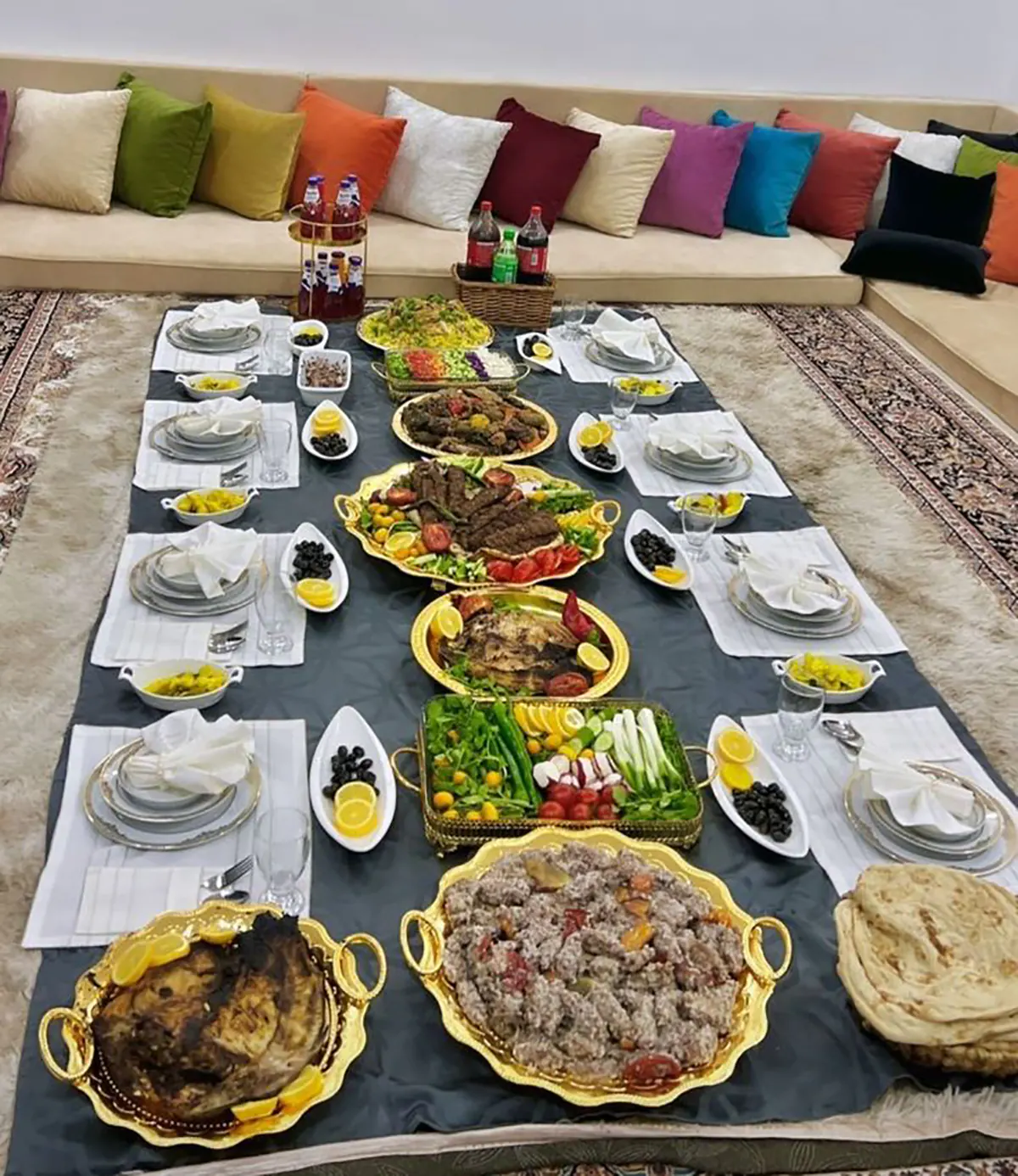 تزیین سفره شام ایرانی شیک ترین تزیین غذاهای ایرانی عکس سفره غذای شیک نحوه چیدن سفره غذا روی زمین کانال تزیین سفره غذا تزیین سفره غذا با وسایل ساده تزیین سفره غذا برای مهمان سفره شام مجلسی