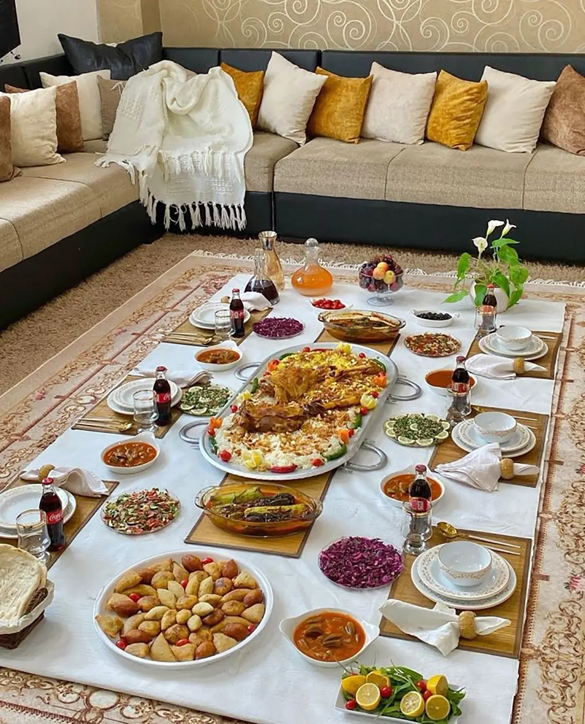 تزیین سفره شام ایرانی شیک ترین تزیین غذاهای ایرانی عکس سفره غذای شیک نحوه چیدن سفره غذا روی زمین کانال تزیین سفره غذا تزیین سفره غذا با وسایل ساده تزیین سفره غذا برای مهمان سفره شام مجلسی