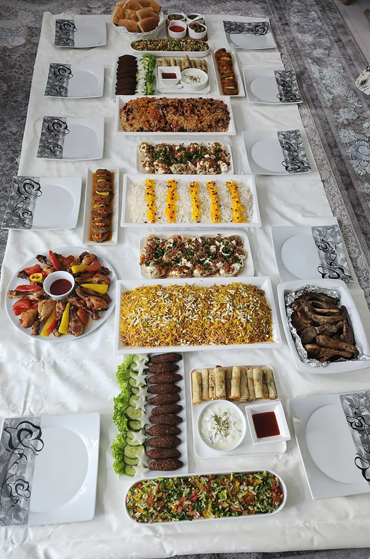 تزیین سفره شام ایرانی شیک ترین تزیین غذاهای ایرانی عکس سفره غذای شیک نحوه چیدن سفره غذا روی زمین کانال تزیین سفره غذا تزیین سفره غذا با وسایل ساده تزیین سفره غذا برای مهمان سفره شام مجلسی