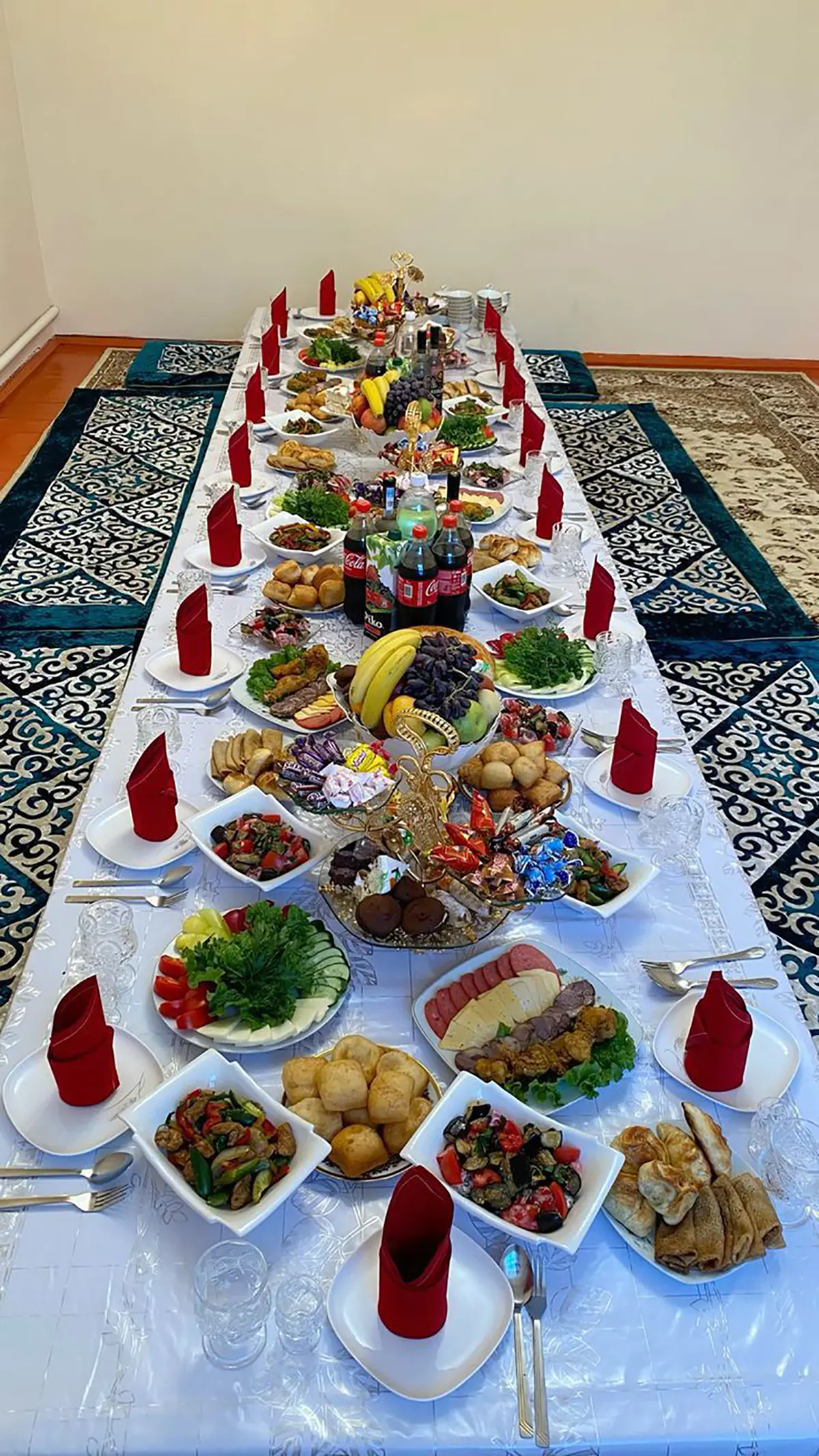 تزیین سفره شام ایرانی شیک ترین تزیین غذاهای ایرانی عکس سفره غذای شیک نحوه چیدن سفره غذا روی زمین کانال تزیین سفره غذا تزیین سفره غذا با وسایل ساده تزیین سفره غذا برای مهمان سفره شام مجلسی