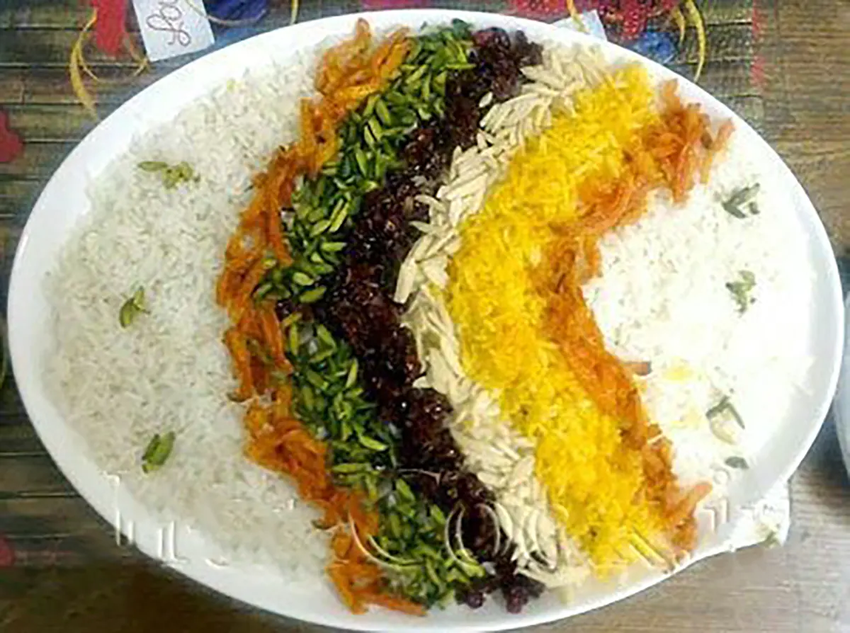تزیین برنج مجلسی شابلون تزیین برنج تزیین مرغ مجلسی در دیس تزیین سالاد برنج قالبی با کاسه
